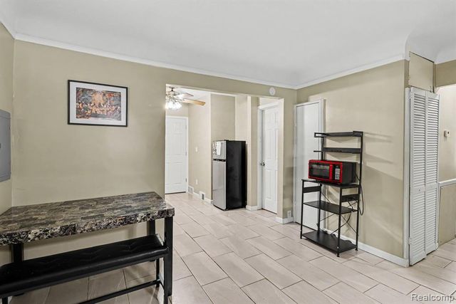 21408 Collingham Avenue, Farmington, MI 48336