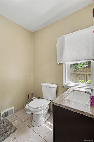 21408 Collingham Avenue, Farmington, MI 48336