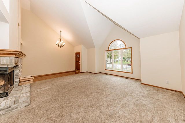 2221 Inverness DRIVE, Waukesha, WI 53186