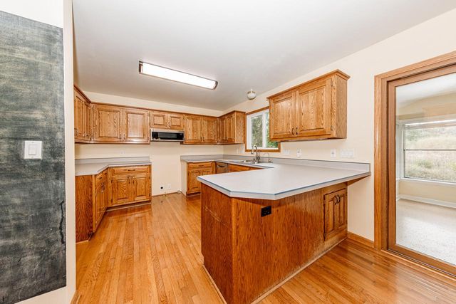 2221 Inverness DRIVE, Waukesha, WI 53186