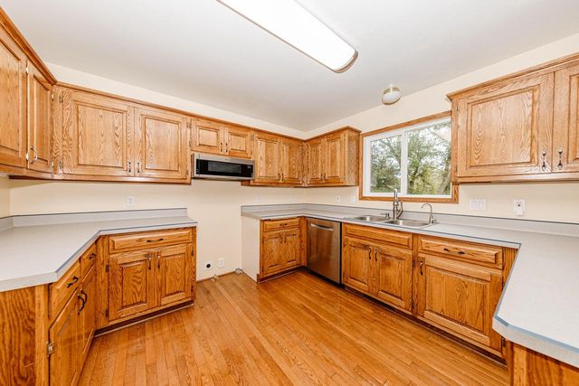 2221 Inverness DRIVE, Waukesha, WI 53186