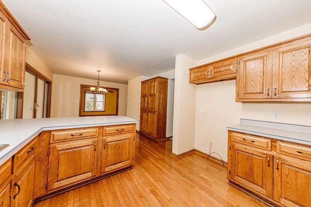 2221 Inverness DRIVE, Waukesha, WI 53186