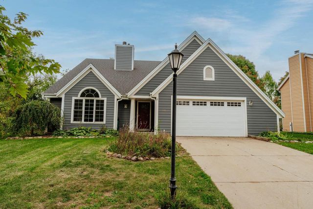 2221 Inverness DRIVE, Waukesha, WI 53186