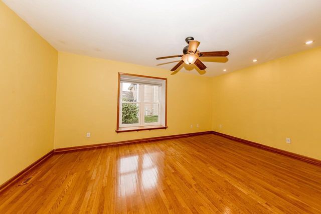 2221 Inverness DRIVE, Waukesha, WI 53186