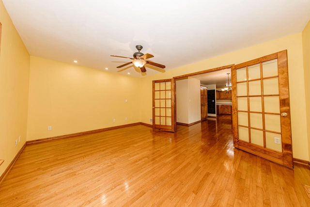 2221 Inverness DRIVE, Waukesha, WI 53186