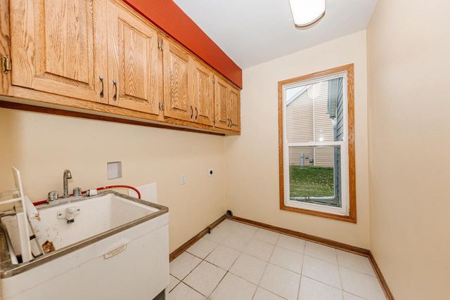 2221 Inverness DRIVE, Waukesha, WI 53186