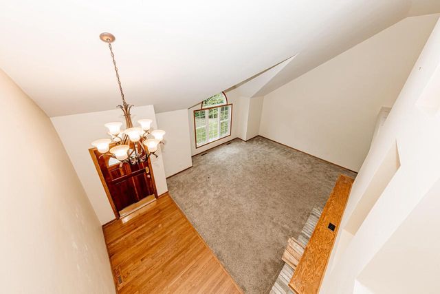 2221 Inverness DRIVE, Waukesha, WI 53186