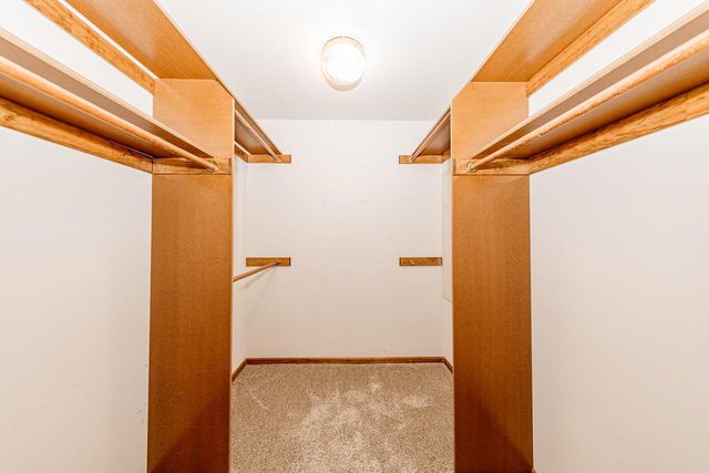 2221 Inverness DRIVE, Waukesha, WI 53186