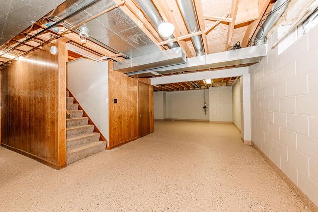 2221 Inverness DRIVE, Waukesha, WI 53186