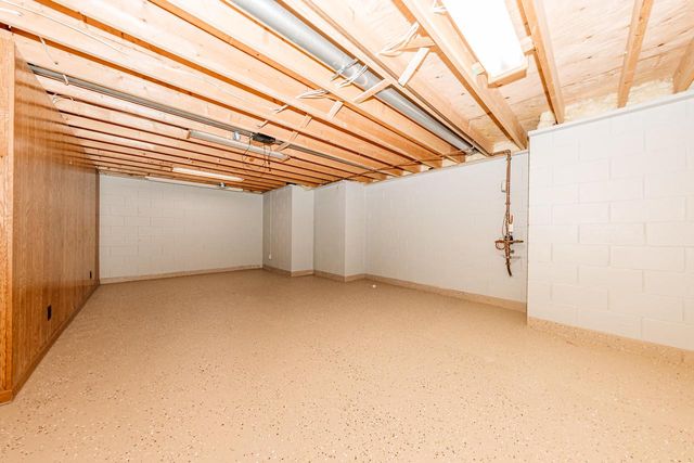 2221 Inverness DRIVE, Waukesha, WI 53186