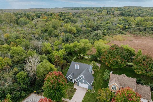 2221 Inverness DRIVE, Waukesha, WI 53186