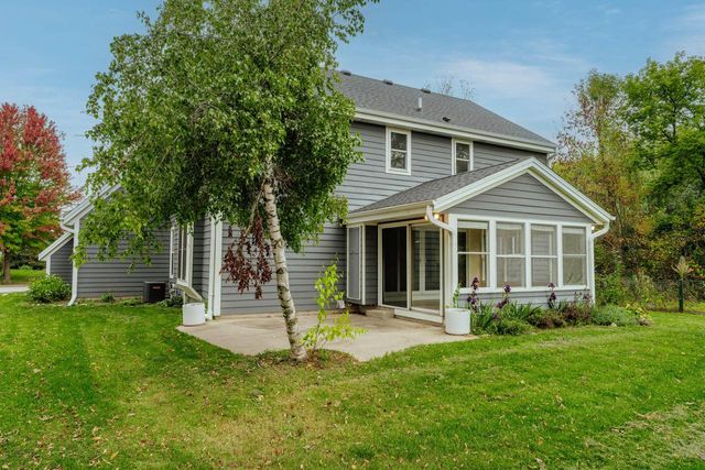 2221 Inverness DRIVE, Waukesha, WI 53186