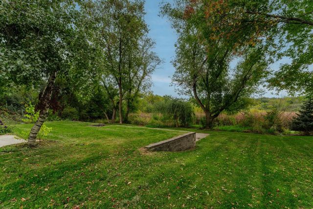 2221 Inverness DRIVE, Waukesha, WI 53186