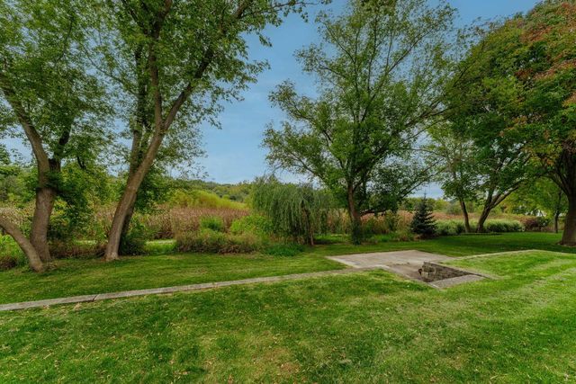 2221 Inverness DRIVE, Waukesha, WI 53186