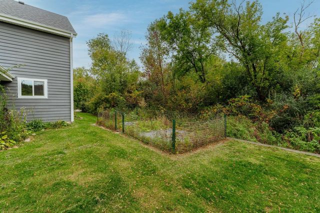 2221 Inverness DRIVE, Waukesha, WI 53186