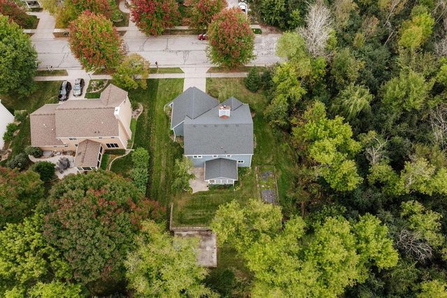 2221 Inverness DRIVE, Waukesha, WI 53186