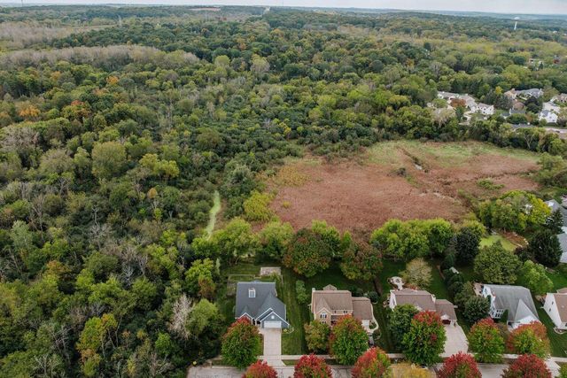 2221 Inverness DRIVE, Waukesha, WI 53186