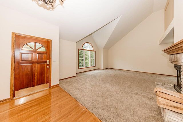 2221 Inverness DRIVE, Waukesha, WI 53186