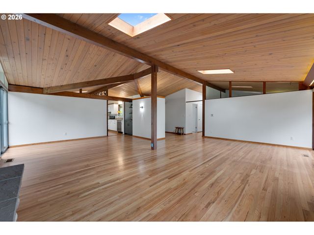 9324 Ne LEVEE Rd, Portland, OR 97211