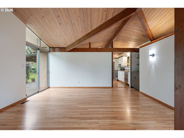 9324 Ne LEVEE Rd, Portland, OR 97211