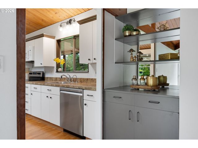 9324 Ne LEVEE Rd, Portland, OR 97211