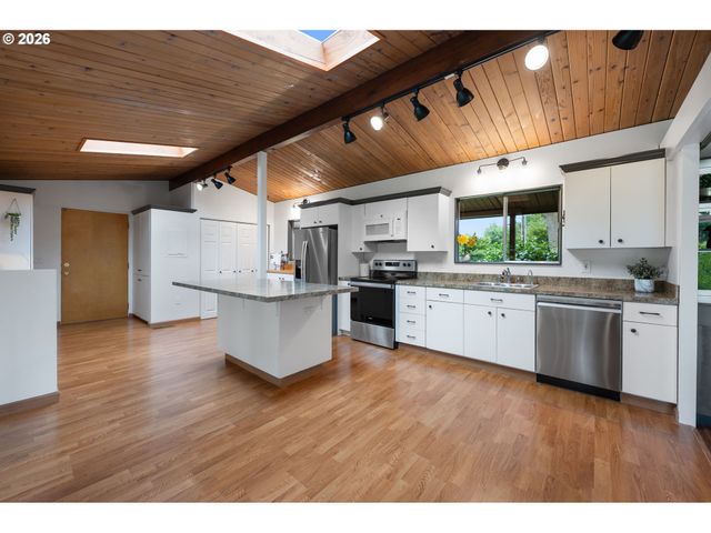 9324 Ne LEVEE Rd, Portland, OR 97211