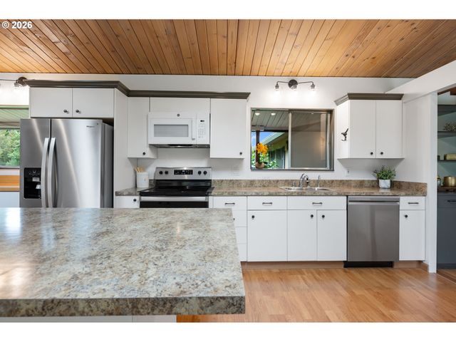 9324 Ne LEVEE Rd, Portland, OR 97211