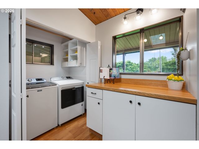 9324 Ne LEVEE Rd, Portland, OR 97211