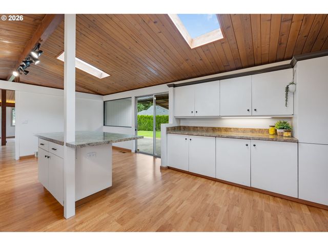 9324 Ne LEVEE Rd, Portland, OR 97211
