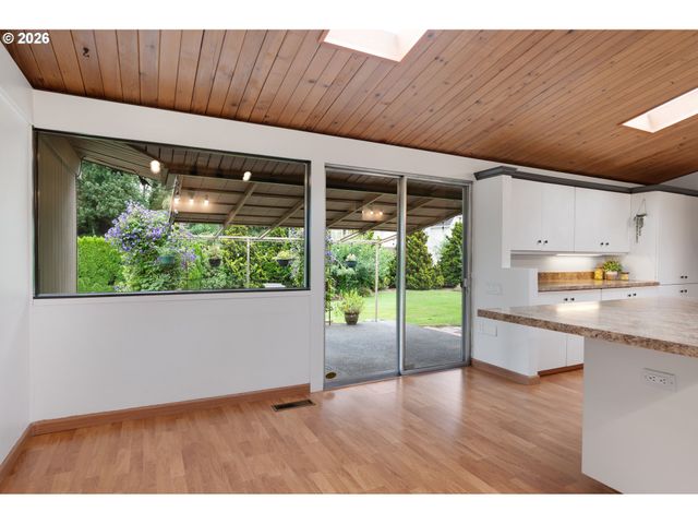 9324 Ne LEVEE Rd, Portland, OR 97211
