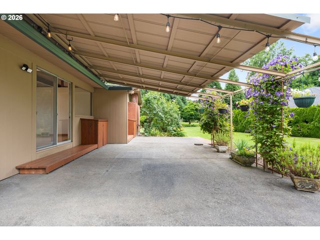 9324 Ne LEVEE Rd, Portland, OR 97211