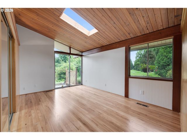 9324 Ne LEVEE Rd, Portland, OR 97211