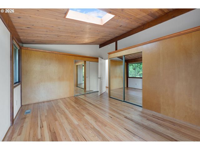 9324 Ne LEVEE Rd, Portland, OR 97211