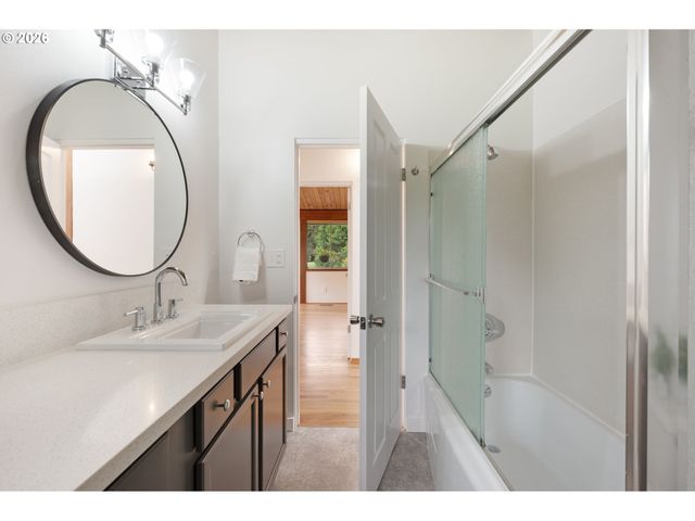 9324 Ne LEVEE Rd, Portland, OR 97211