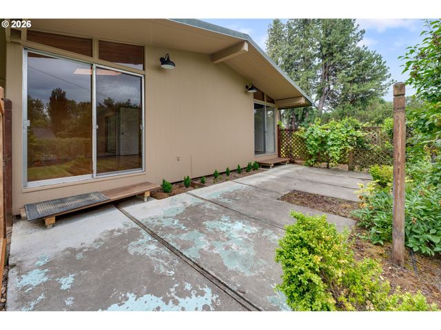 9324 Ne LEVEE Rd, Portland, OR 97211