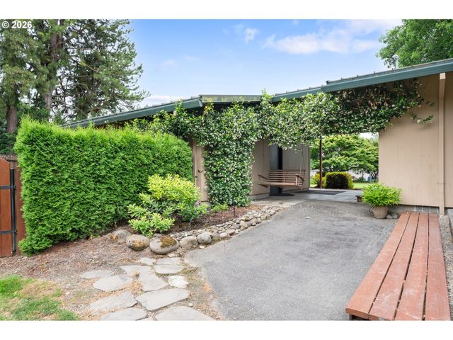 9324 Ne LEVEE Rd, Portland, OR 97211
