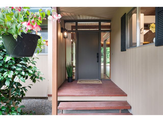 9324 Ne LEVEE Rd, Portland, OR 97211