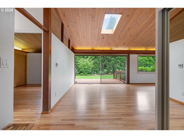 9324 Ne LEVEE Rd, Portland, OR 97211