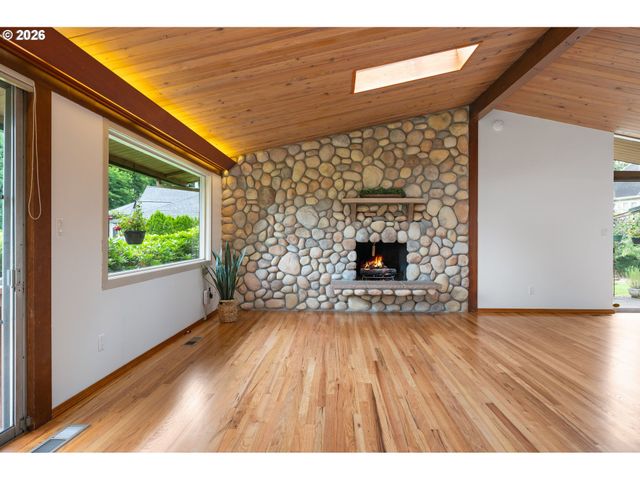 9324 Ne LEVEE Rd, Portland, OR 97211