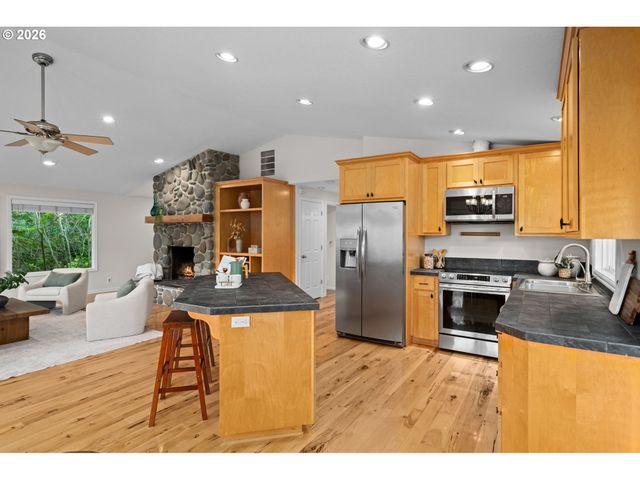 1800 N PONDEROSA St, Canby, OR 97013