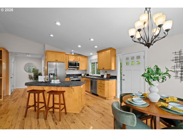 1800 N PONDEROSA St, Canby, OR 97013
