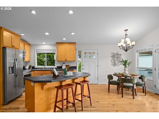 1800 N PONDEROSA St, Canby, OR 97013
