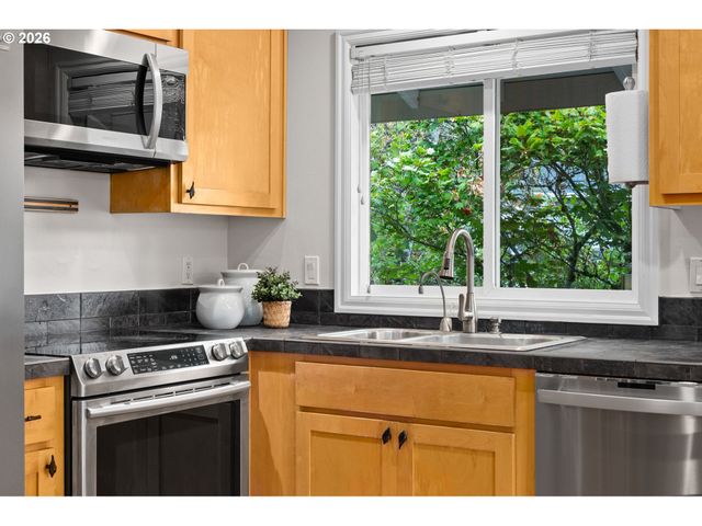 1800 N PONDEROSA St, Canby, OR 97013