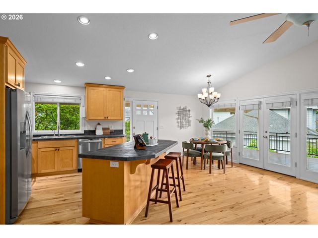 1800 N PONDEROSA St, Canby, OR 97013