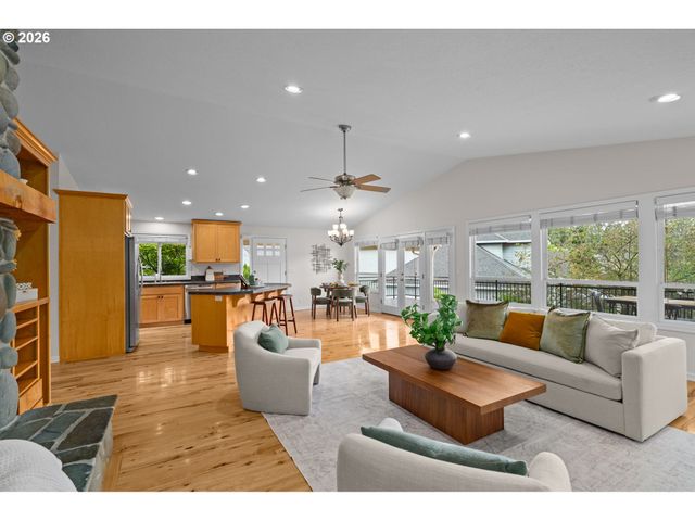 1800 N PONDEROSA St, Canby, OR 97013