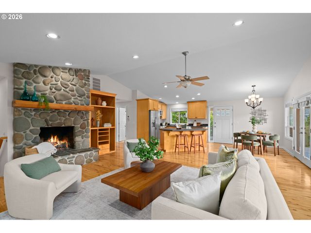 1800 N PONDEROSA St, Canby, OR 97013
