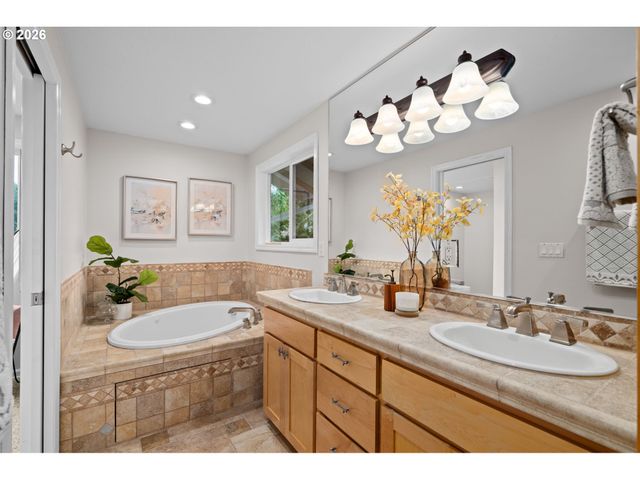 1800 N PONDEROSA St, Canby, OR 97013