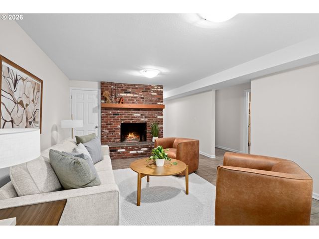 1800 N PONDEROSA St, Canby, OR 97013