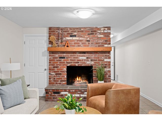 1800 N PONDEROSA St, Canby, OR 97013