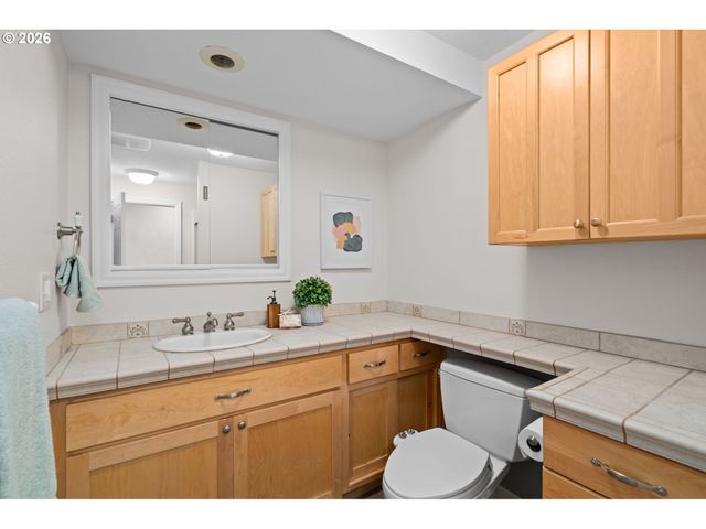1800 N PONDEROSA St, Canby, OR 97013